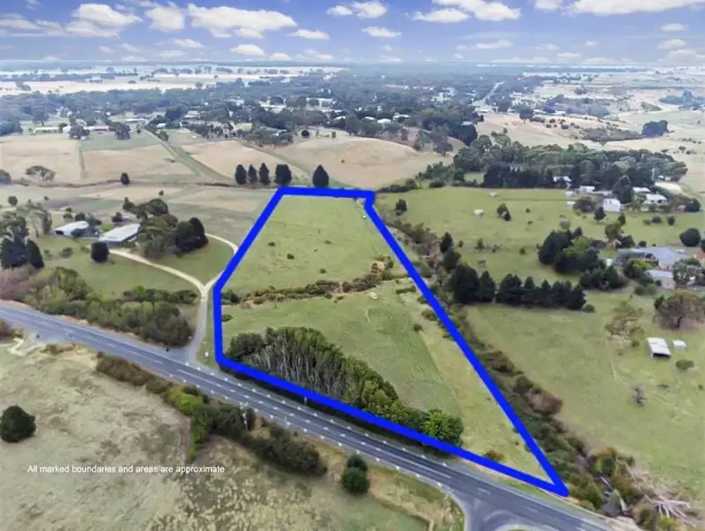 Clunes  Rare 6.3 Acre Lifestyle Opportunity with Town Water – Minutes from Clunes