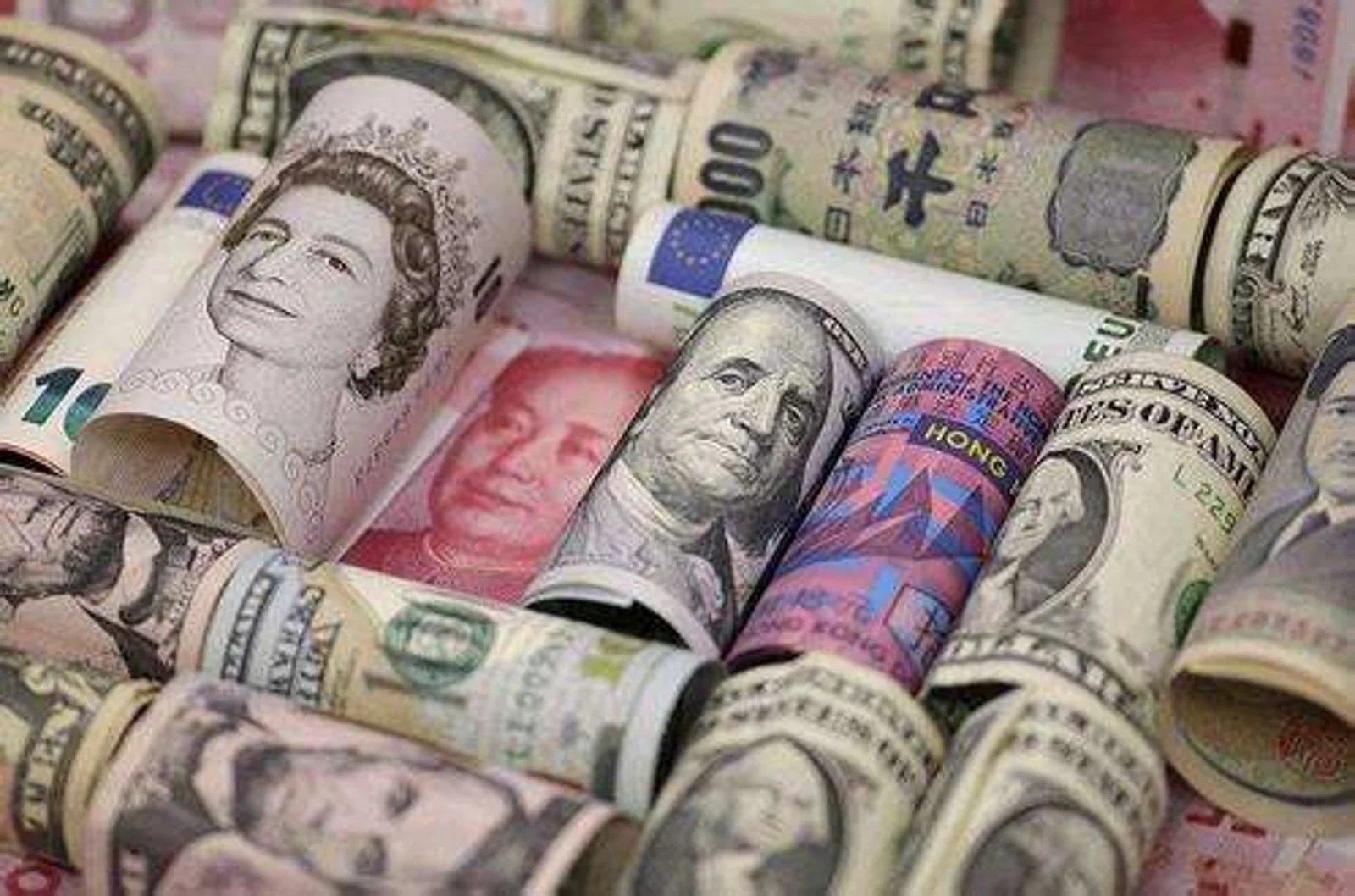 英镑跌至四个月最低 媒体称梅姨或周五宣布辞职