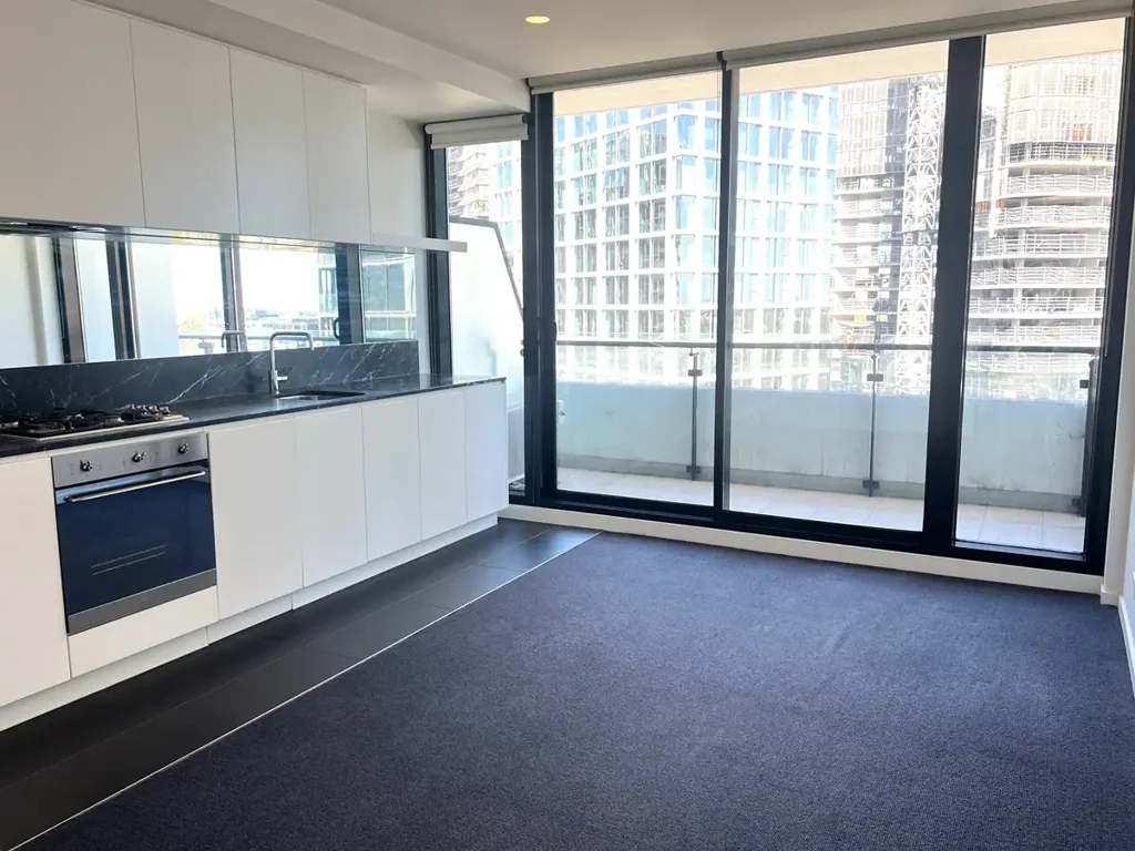 ONE BEDROOM APARTMENT IN UNBEATABLE LOCATION!!