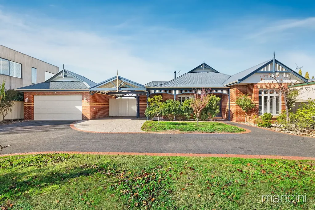 Hoppers Crossing 4房  Fabulous Federation-Style Family Home