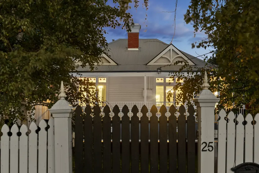 Ironbark 5chambre A landmark period home with space, views and presence