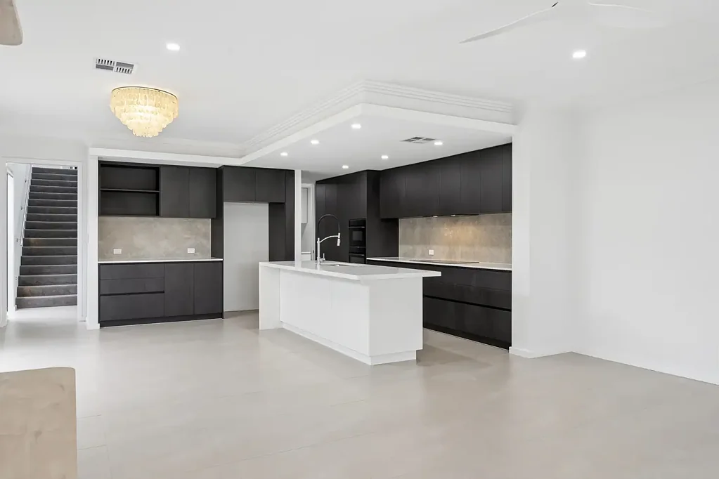MODERN ELEGANT 4x2 HOME IN DOUBLEVIEW!