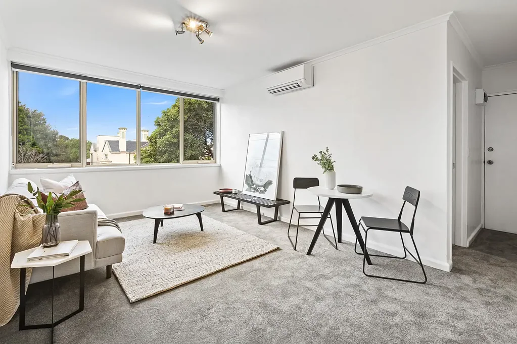 Light Filled Corner Apartment