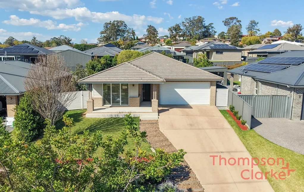 Rutherford 3房  Modern Family Living with a Peaceful Parkside Outlook