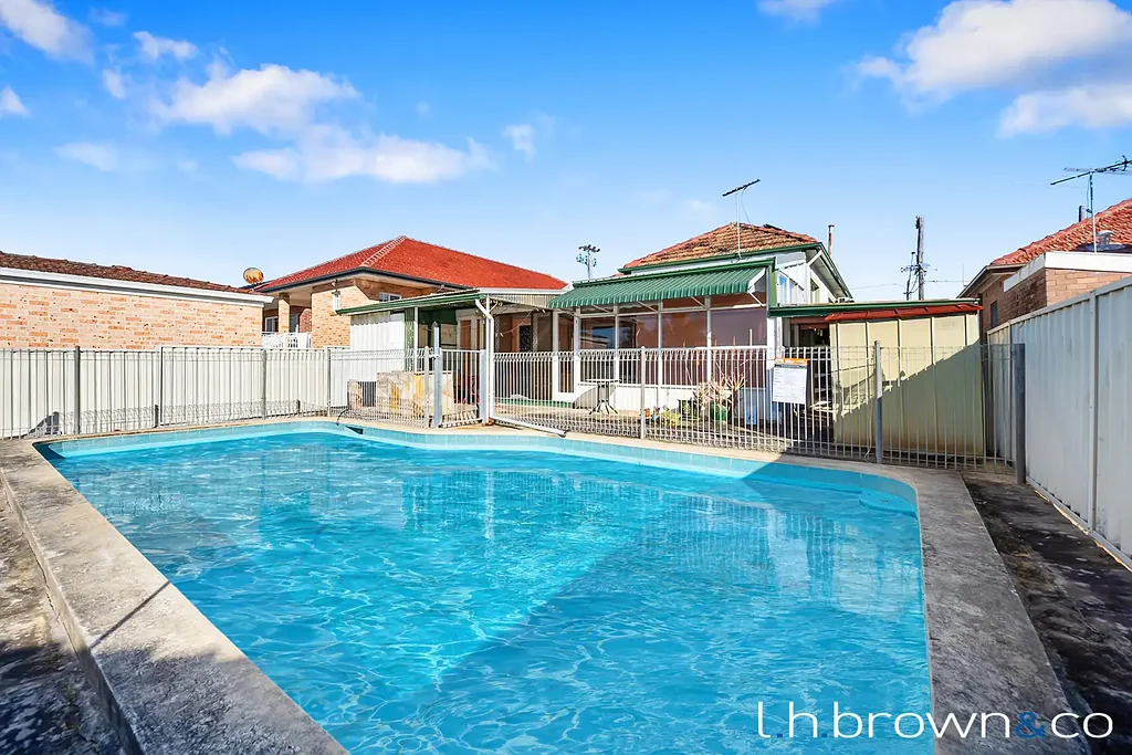 Kingsgrove 3ਬੈੱਡਰੂਮ Unlock the Potential: Ideal Home for a Creative Transformation
