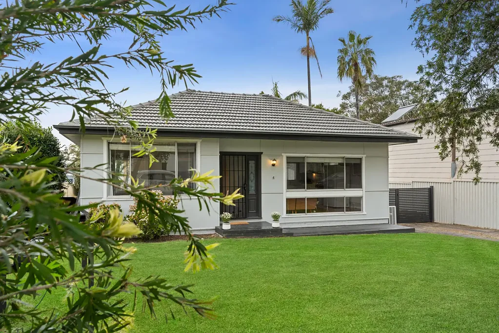 Mannering Park 3 Slaapkamer Comfortable Family Living in a Convenient Mannering Park Setting