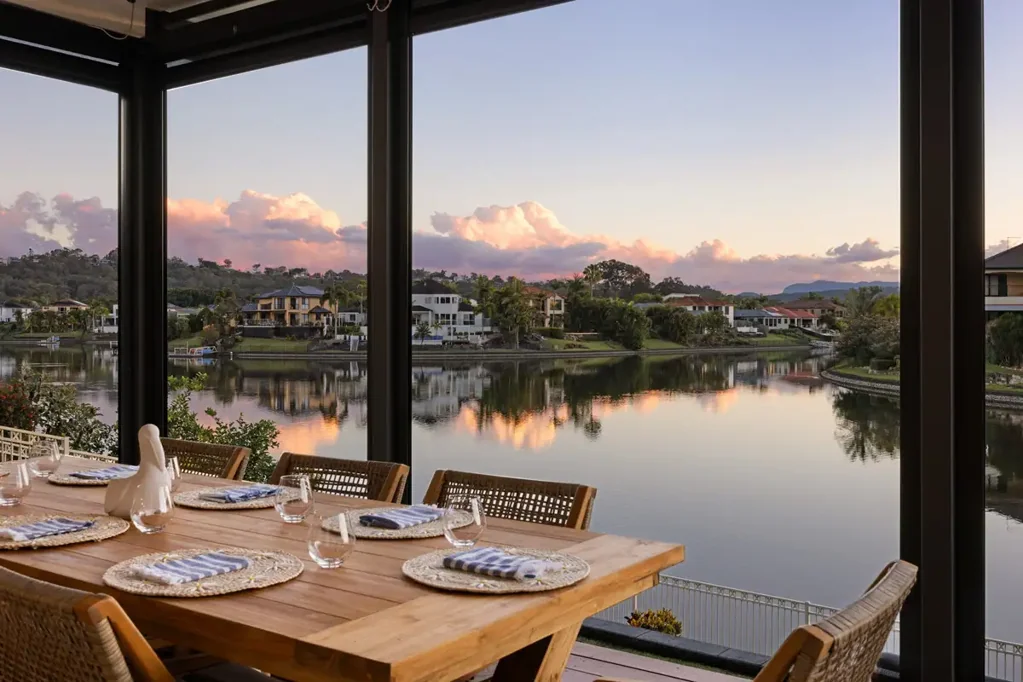 Burleigh Waters 4 Bedroom Blissful Serenity — Burleigh Cove Waterfront