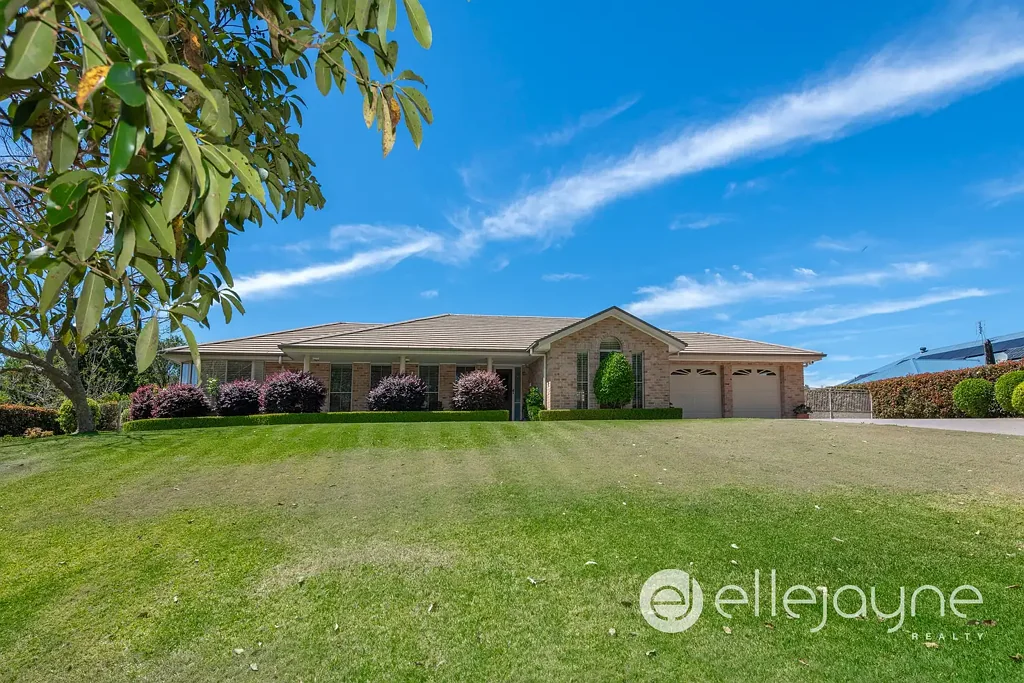 Cooranbong 4कमरा BRILLIANT FOUR-BEDROOM HOME WITH SIDE ACCESS TO LARGE SHED ON 1600M2 BLOCK IN EXCLUSIVE HAMPTON RIDGE ESTATE - COORANBONG