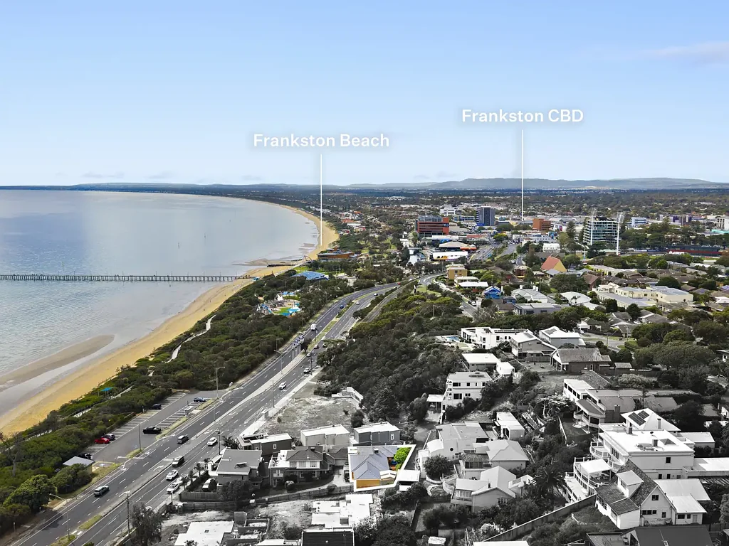 Stunning Bay Views in a Prestigious Oliver's Hill Location