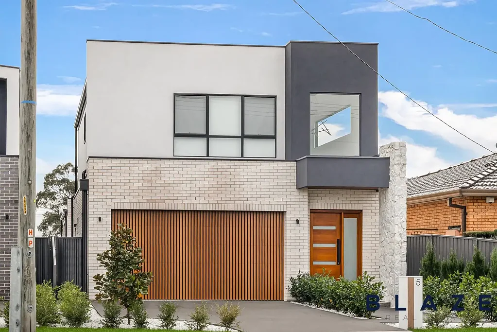 Smithfield 5ਬੈੱਡਰੂਮ LUXURY LIVING