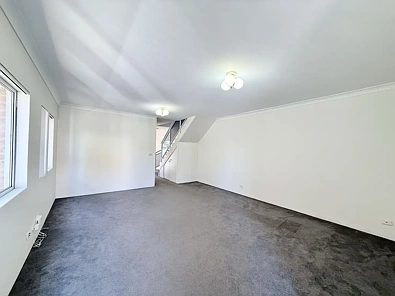 860A Forest Road, Peakhurst, NSW 2210, 3房, 1浴, Apartment