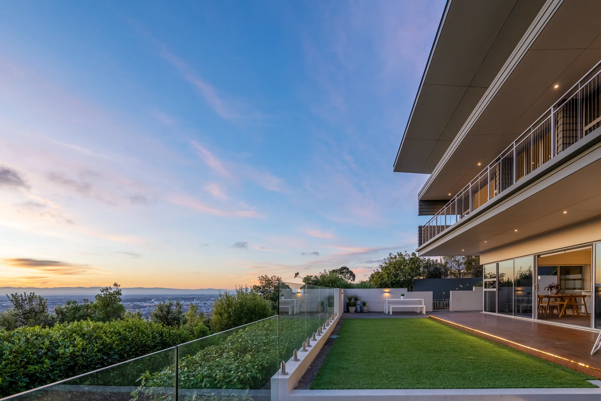 Huntsbury 4ห้องนอน Elevated Living Unmatched Views - Motivated Seller