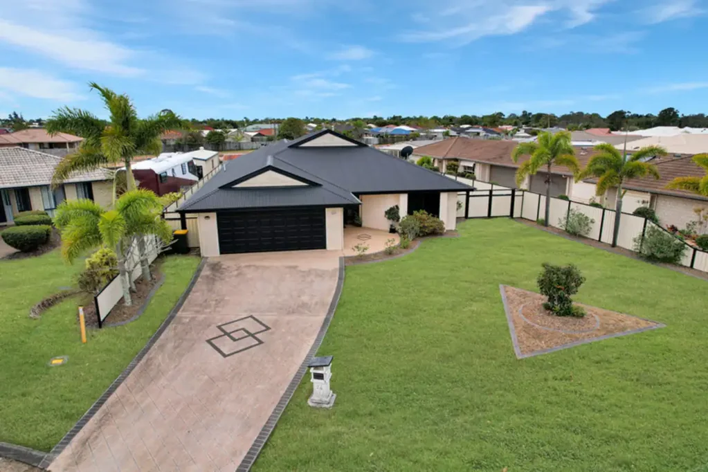Kawungan 4 Bedroom Family Oasis in Kawungan Awaits You