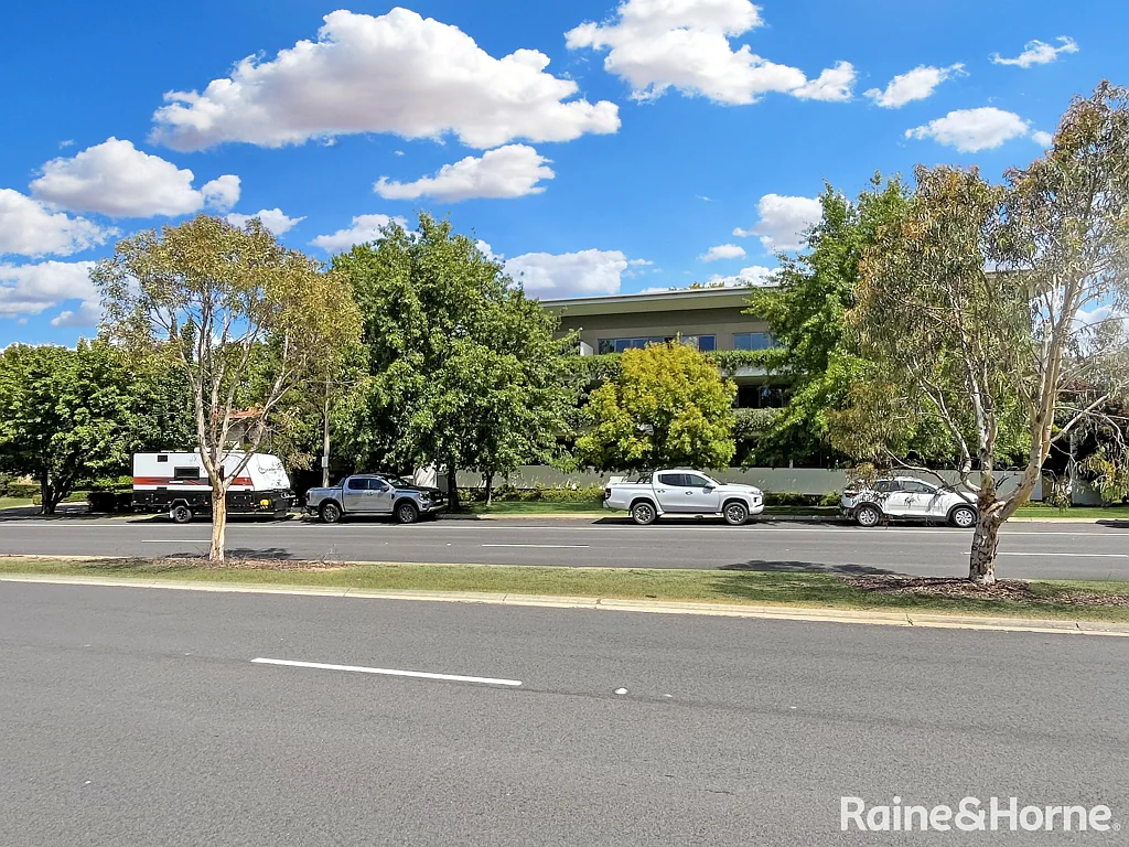 Comfortable, Modern & Stylish 1 Bedroom Apartment In Forrest