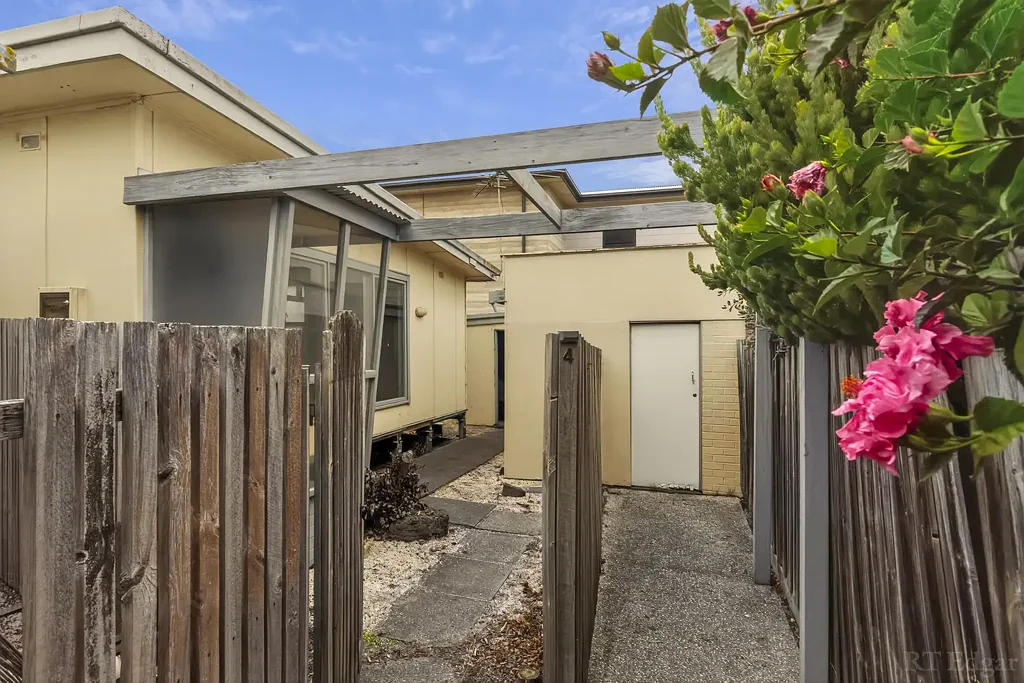 Point Lonsdale 2Habitaciones Exceptional Coastal Opportunity with Endless Potential