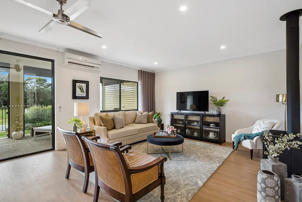 Wallan 2 Bedroom Perfect location, Stunning Villa with Gas log fireplace & loads of extras