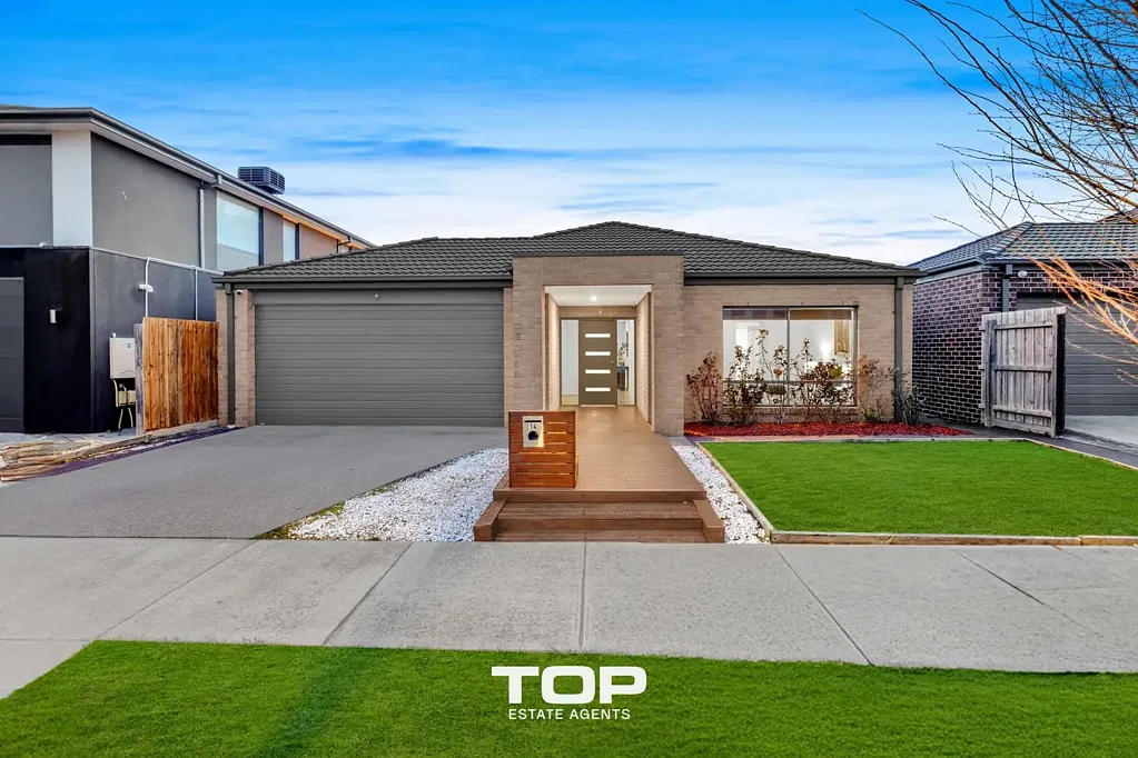 Cranbourne East 4 Bedroom Modern Family Living with Space and Style