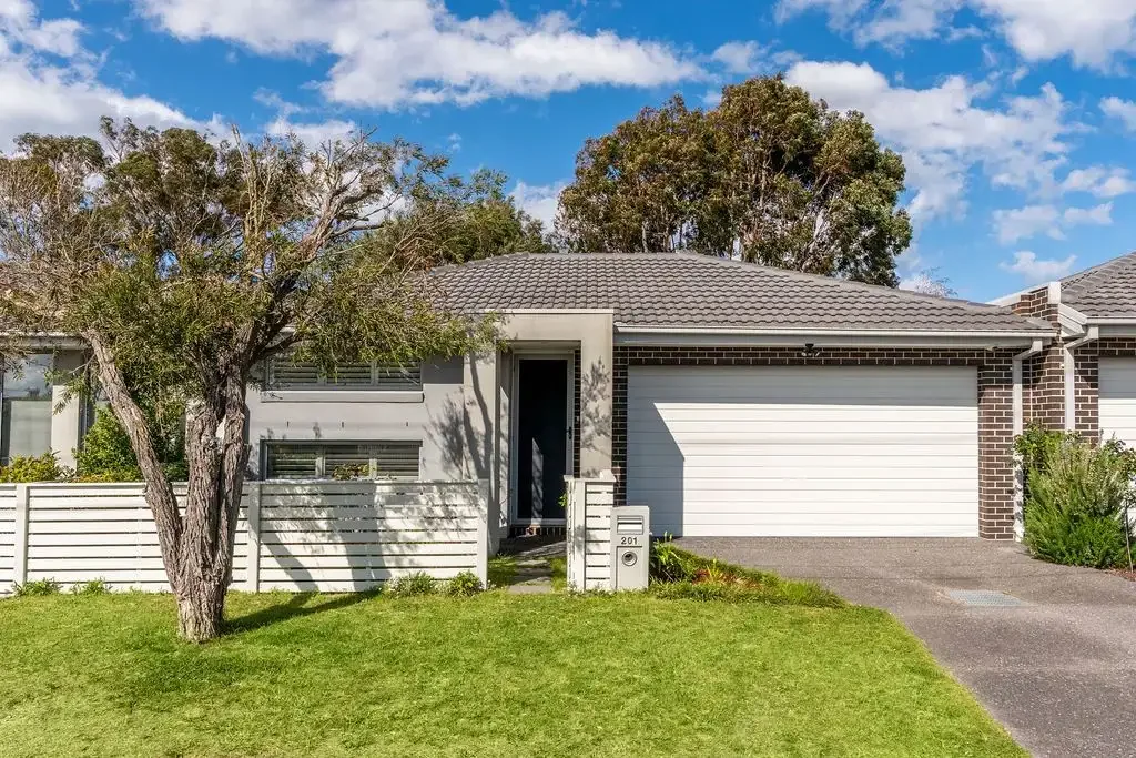 201 Sixth Avenue, Rosebud, VIC 3939