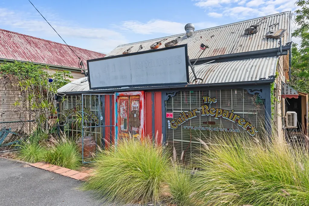 Red Hill 2 Bedroom Twenty Years of Continuous Tenancy, Proven Income, Immediate Entry!