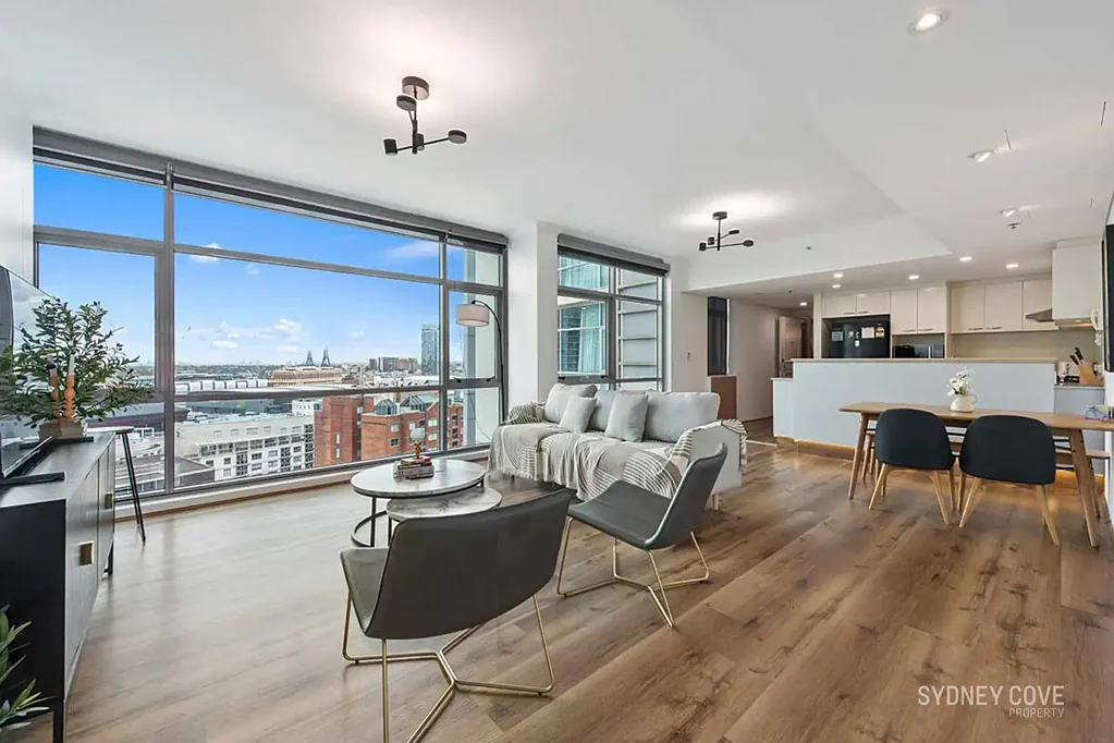 Sydney 3Zimmer LARGE THREE BEDROOM + STUDY RESIDENCE WITH SWEEPING CITY SKYLINE VIEWS