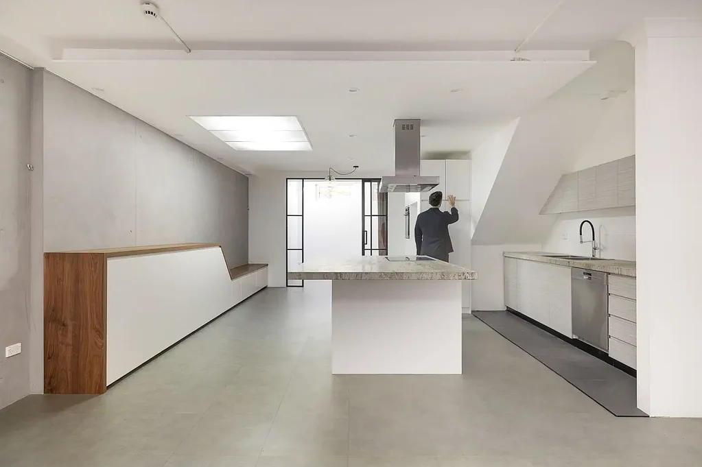 Contemporary living in a premier harbourside precinct
