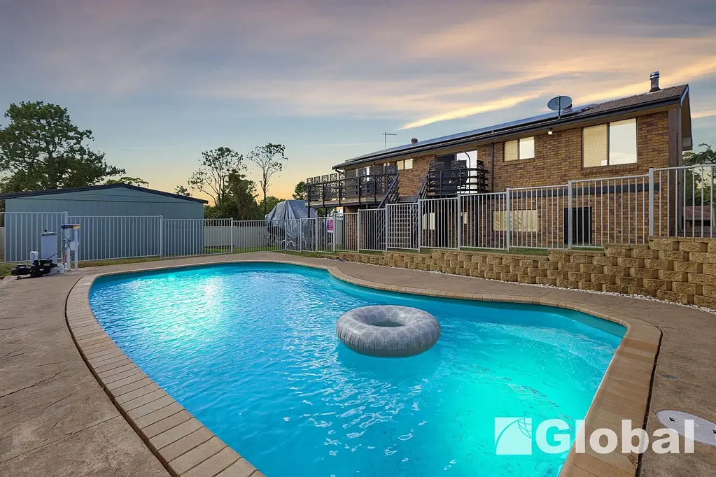 Raymond Terrace 4غرفة نوم Brick home with great pool for summer