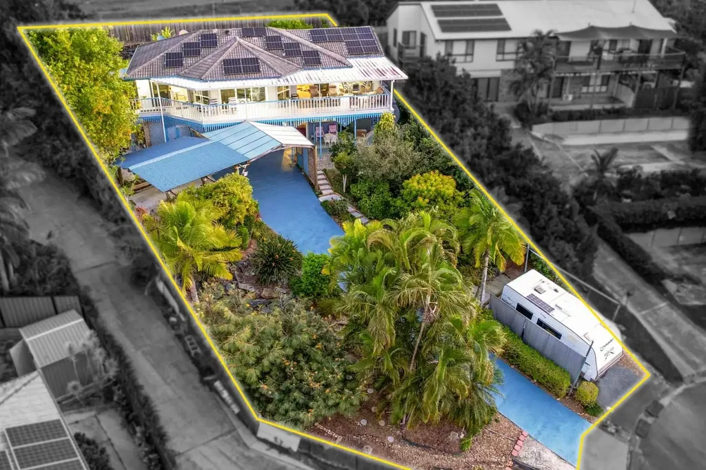 Highland Park 4 Bedroom Stunning Views & Potential Dual Living - 8 Rob Roy Court, Highland Park