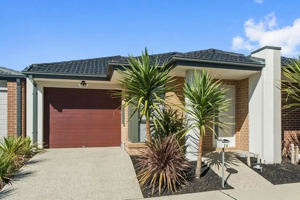 3 BEDROOM HOME IN PASADENA ESTATE!