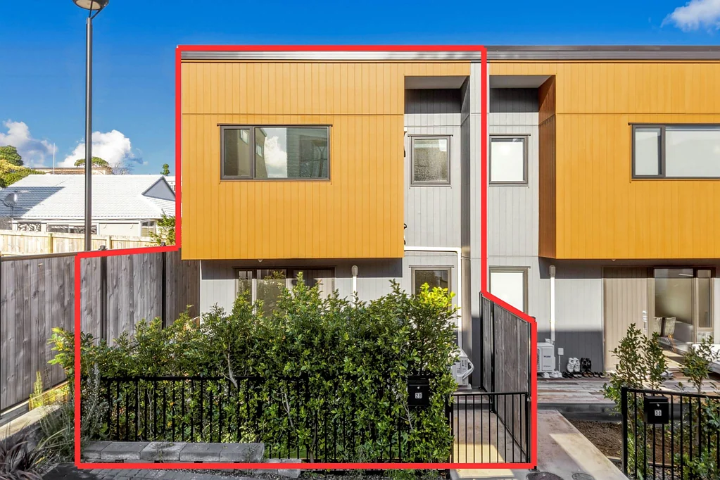 Henderson 3Moenga Near-New, Low-Maintenance Perfection in Henderson