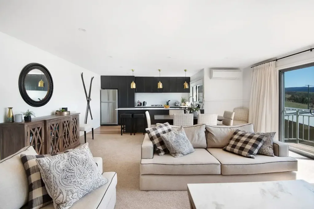 Northern Aspect Townhouse Available for Summer!