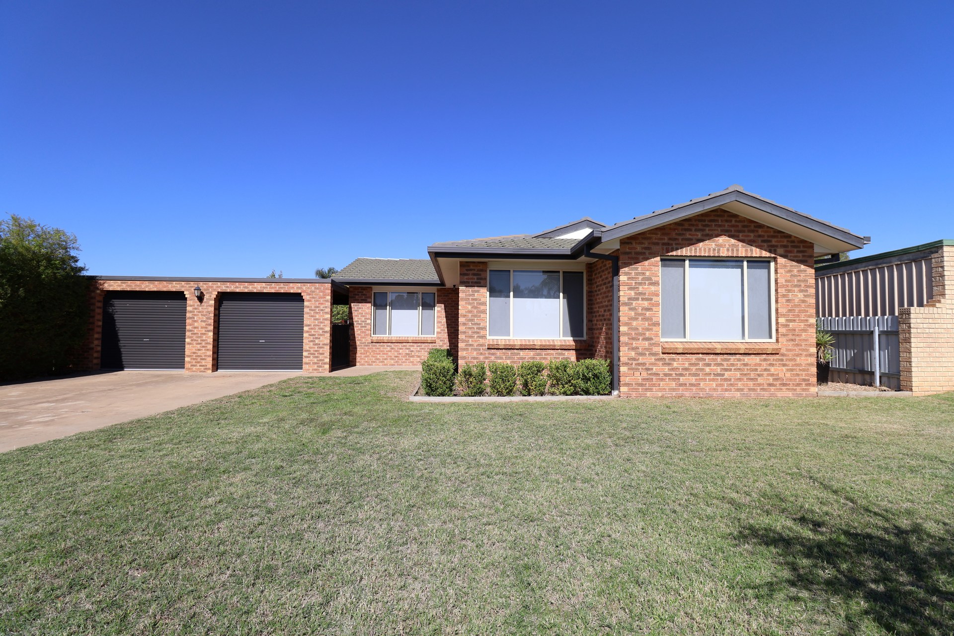 12 BAMAROOK CR, GLENFIELD PARK NSW 2650, 0 habitaciones, 0 baños, House