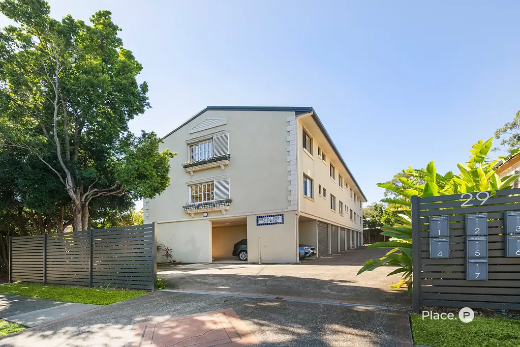 Balmoral 2Phòng ngủ Spacious Top-Floor Apartment in Boutique Block – Lifestyle, Location & Investment Appeal