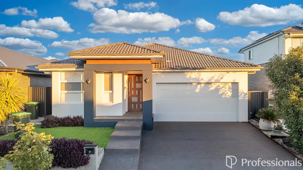 Oran Park 4Phòng ngủ Stylish & Spacious Family Home in a Prime Oran Park Location