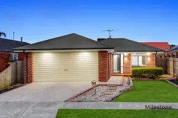 8 Venus Place, Cranbourne