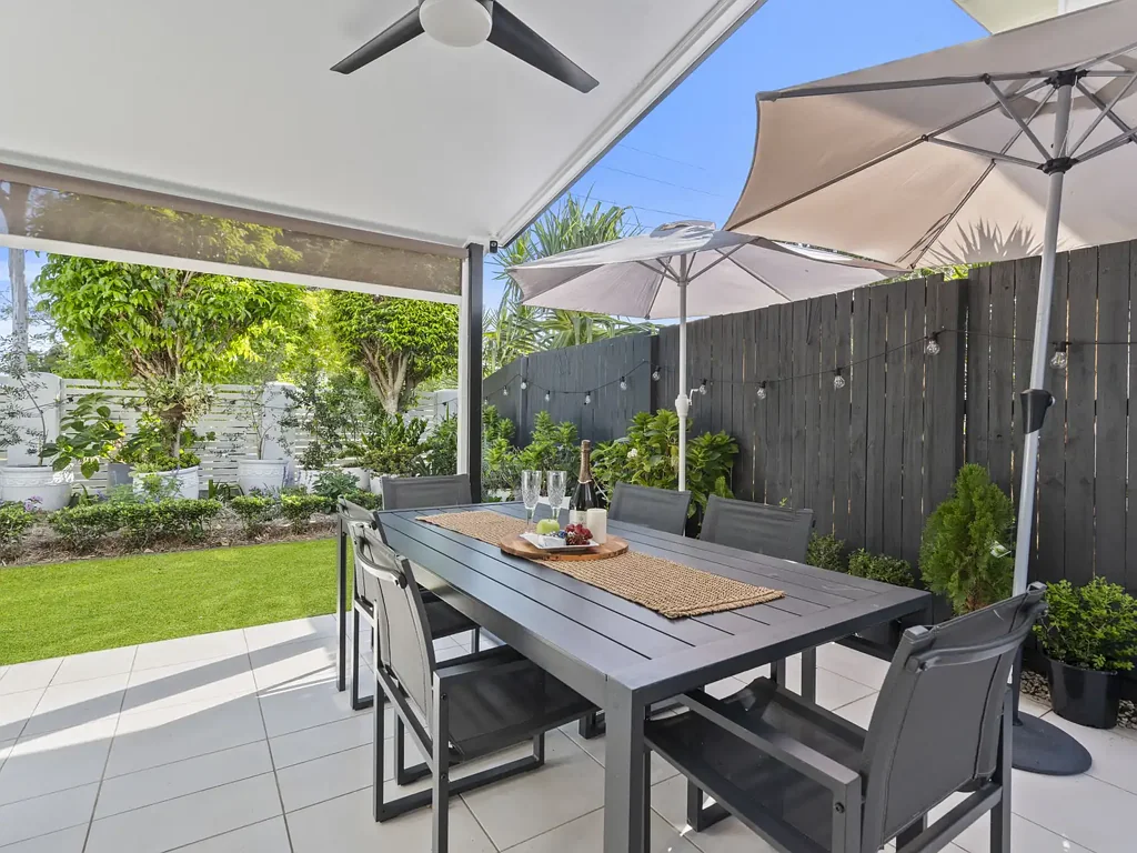 Victoria Point 3 Bedroom Experience Coastal Living at Its Finest , Walk to restaurant's & Thompsons Bay .