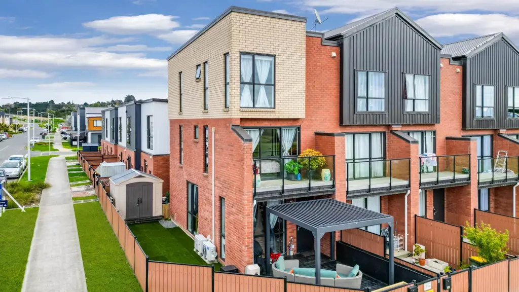 Flat Bush 3Phòng ngủ Modern Corner Home in Ormiston: Your Perfect Home!