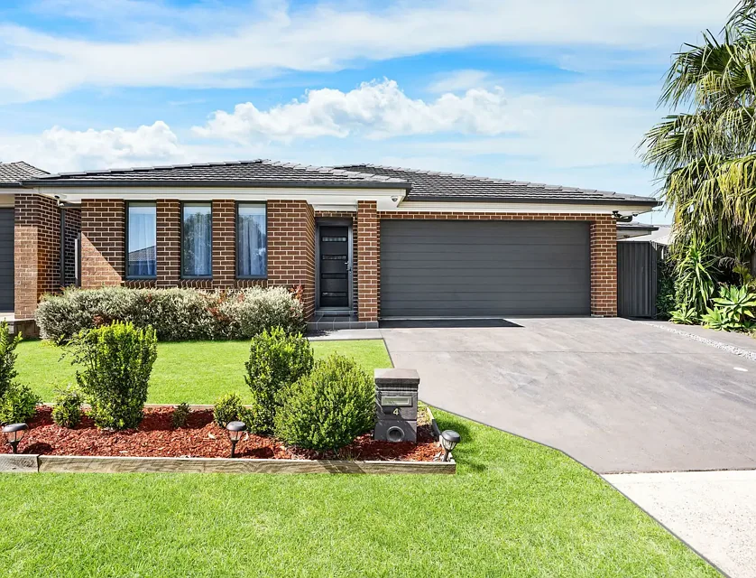 4 Oates Street, Spring Farm, NSW 2570, 4房, 2浴, House