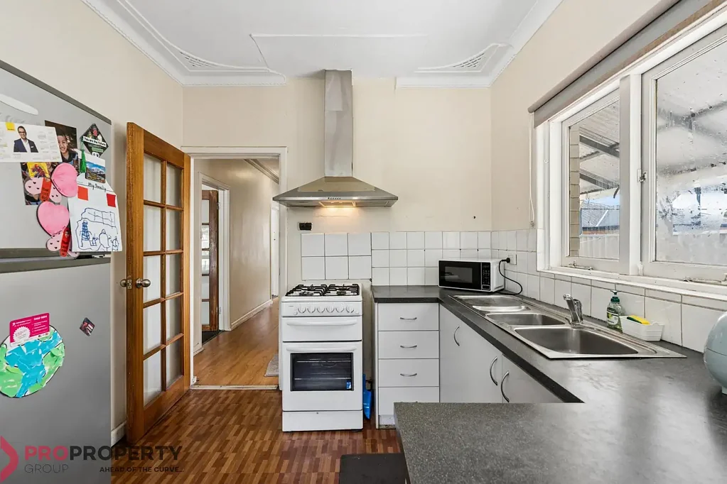Thornlie 4房  Renovators Delight in Prime Thornlie Location