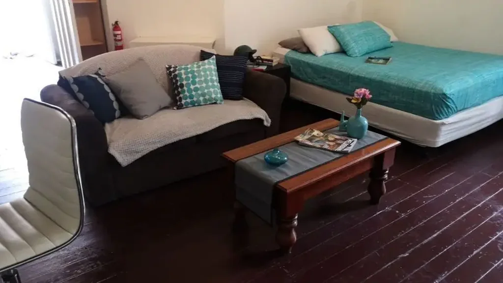 STUDIO APARTMENT - CENTRAL ST KILDA, FURNISHED WITH ALL BILLS INCL