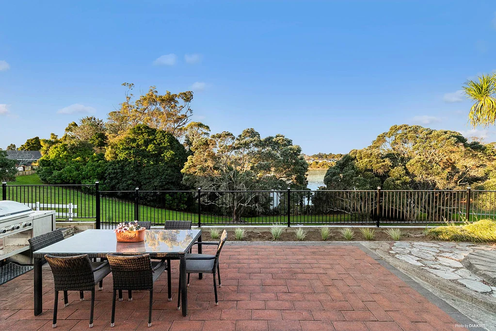 Waiuku 3房  Timeless elegance meets modern comfort.