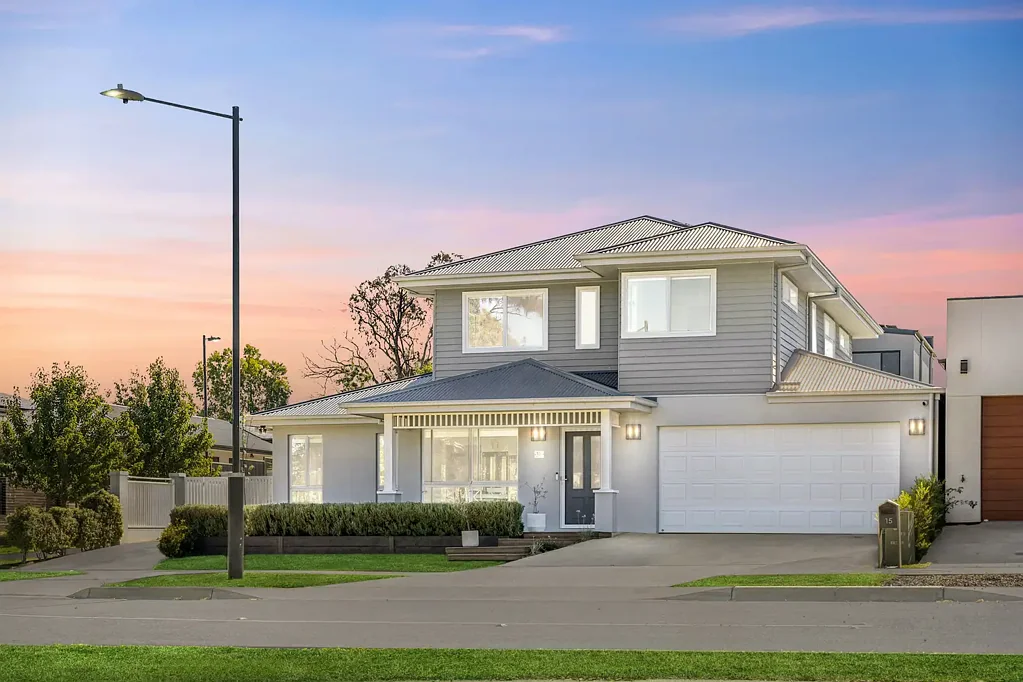 Throsby 5chambre Premium Living with Space, Flexibility, and Light