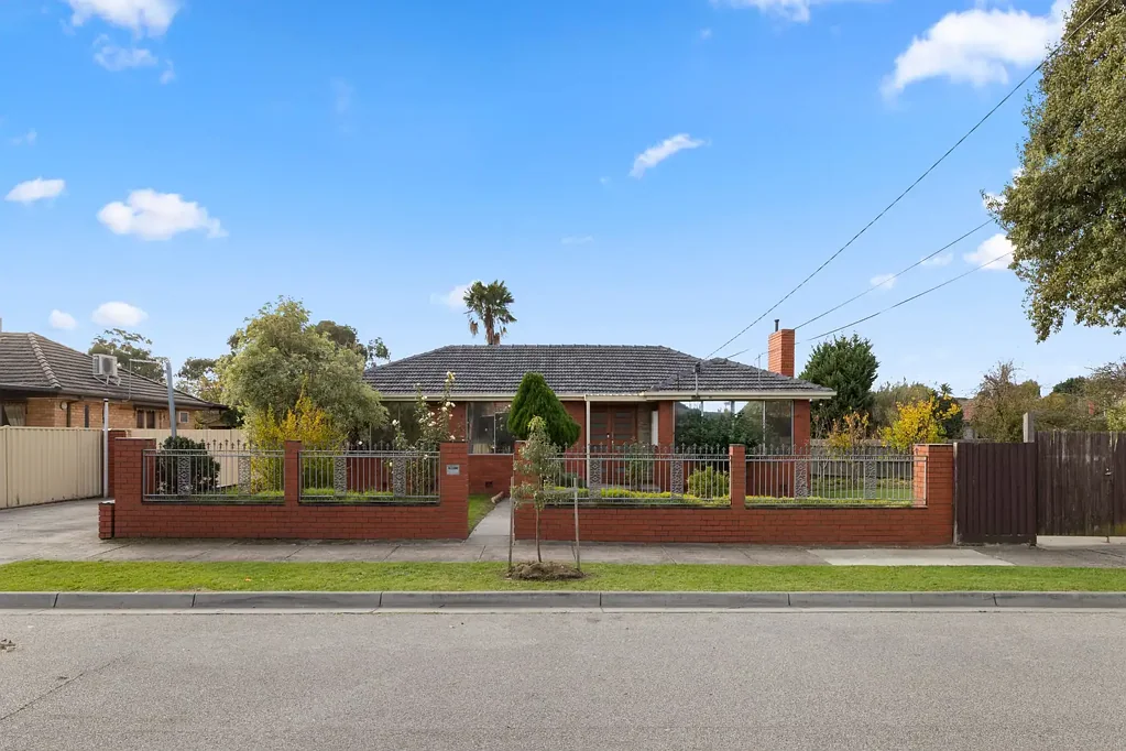 Springvale 3침실 Renovated Family Home with Subdivision Potential