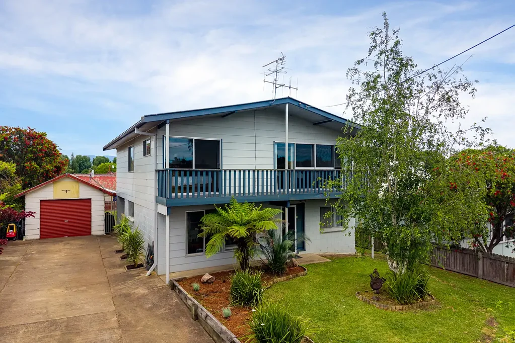 27 Kirkland Crescent, Bega, NSW 2550