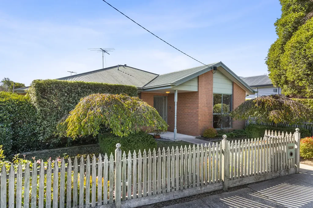 Belmont 3房  Blue Chip Belmont Living with Exceptional Convenience