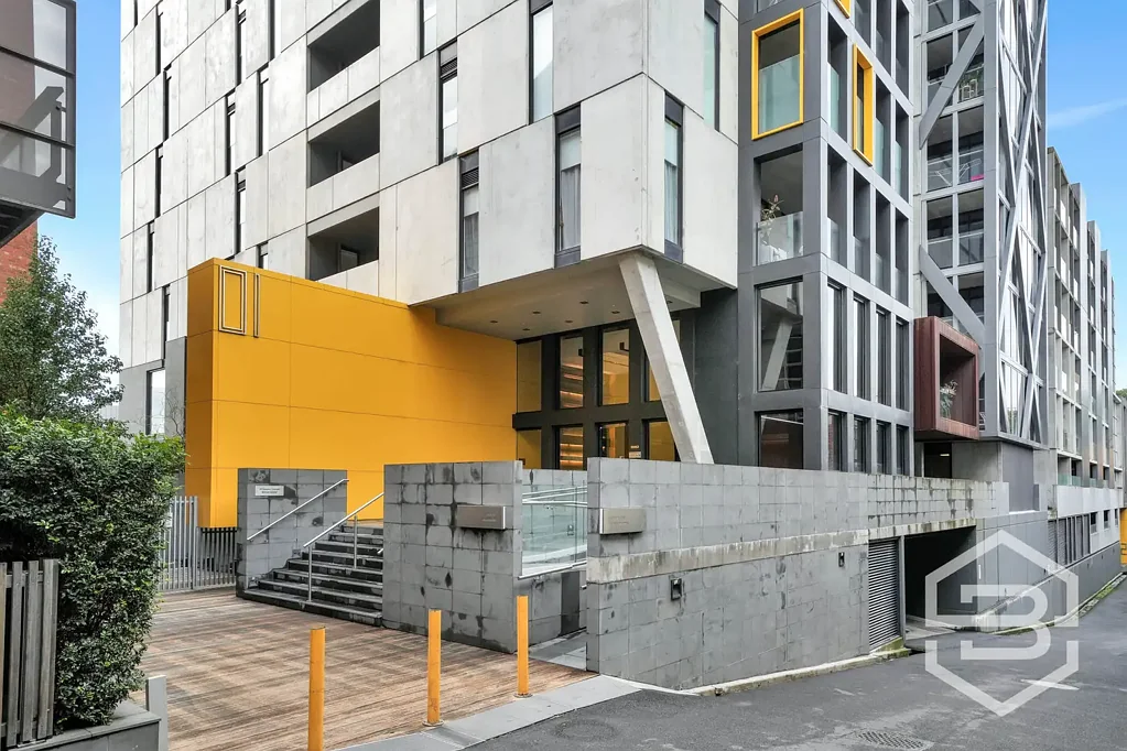 Charming Modern Industrial-Style Apartment in The Best of Abbotsford