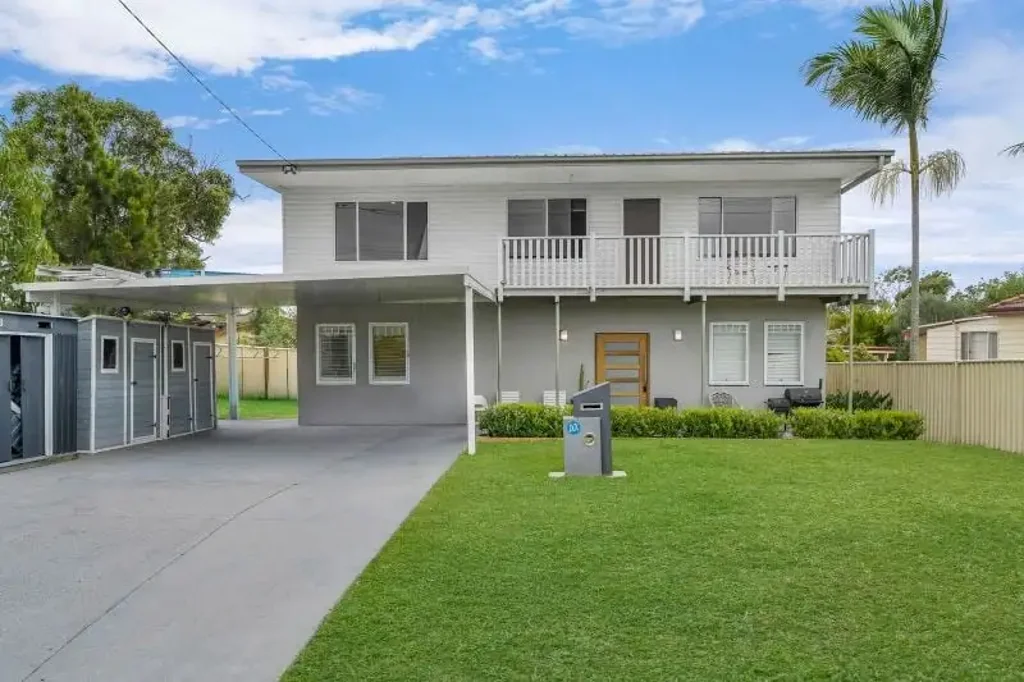 Gwandalan 4कमरा Lakeside Opportunity with Lake Macquarie Views