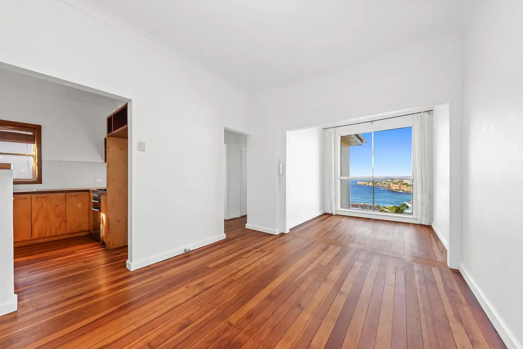 STUNNING ONE BEDROOM APARTMENT WITH BREATH TAKING OCEAN VIEWS!!