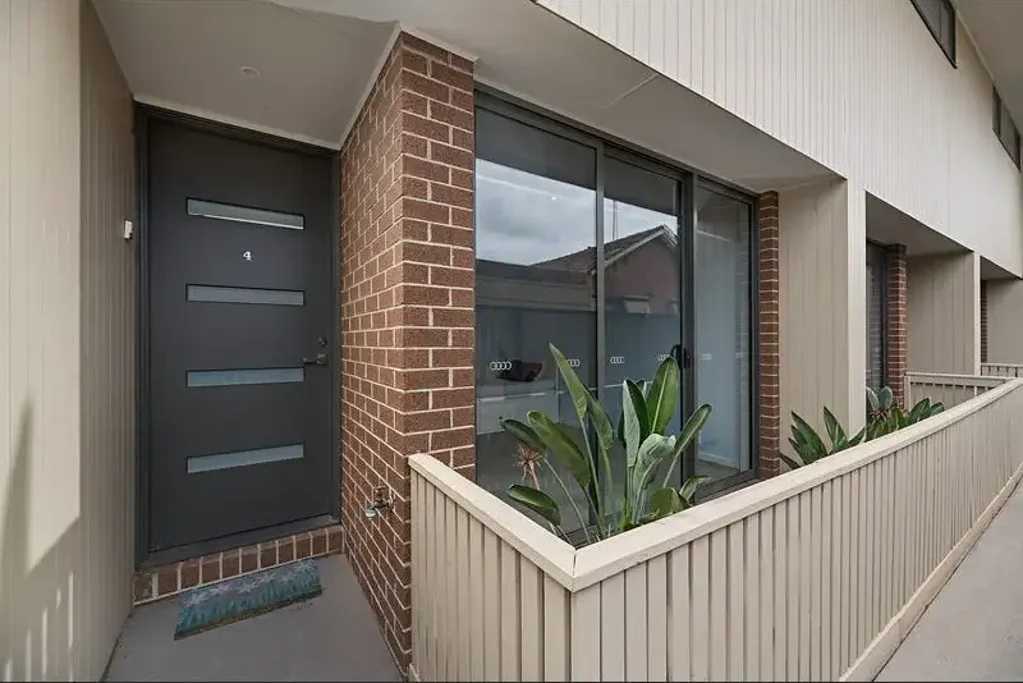 Preston 2部屋 Contemporary Comfort Over Three Levels