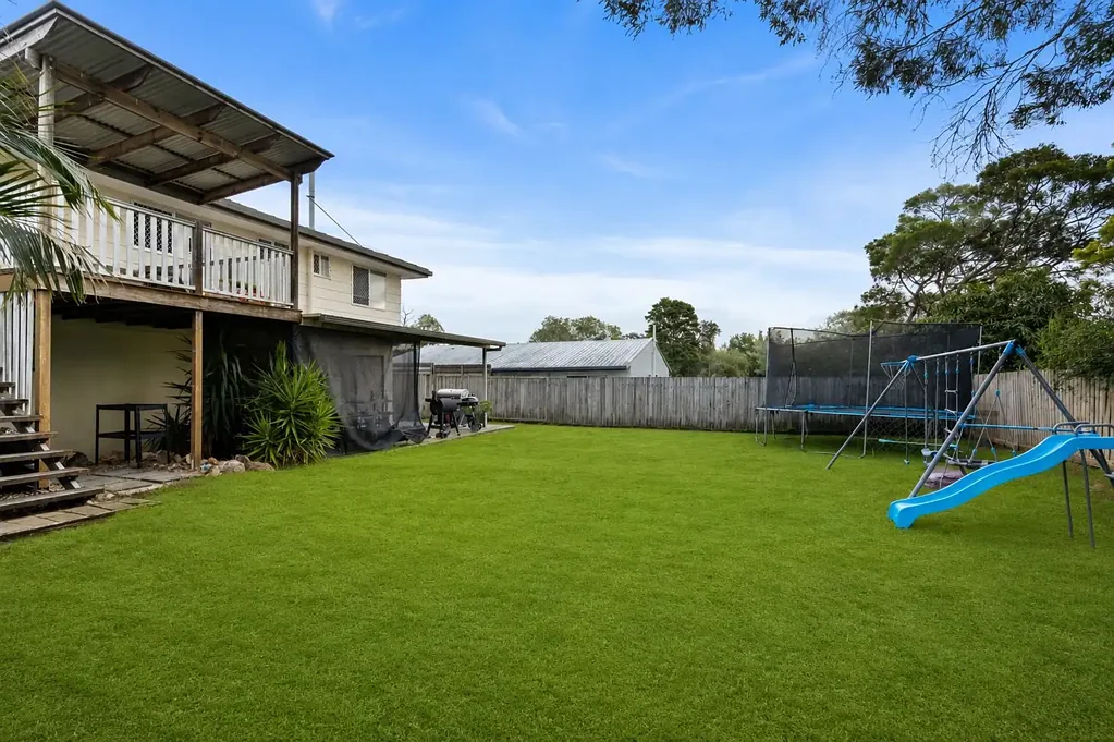 Capalaba 3房 Capalaba便捷布局 602㎡平地全围栏 楼下独立空间 带顶户外娱乐区 靠近Tingalpa Reservoir Flexible and full of possibility!