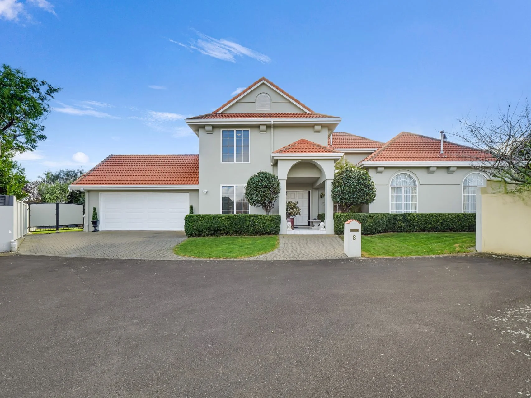 Hokowhitu 5 Bedroom Grand Family Living with Timeless Elegance